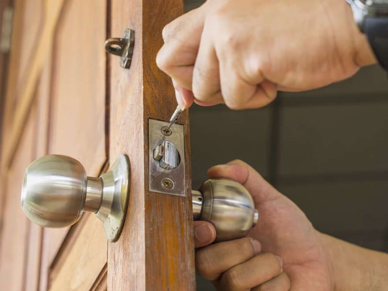 Sửa Khóa Cửa Tay Nắm Tròn Tại Nhơn Trạch